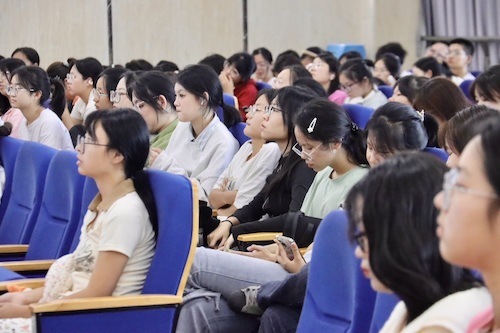 师说讲堂第一期。 师说讲堂第一期。